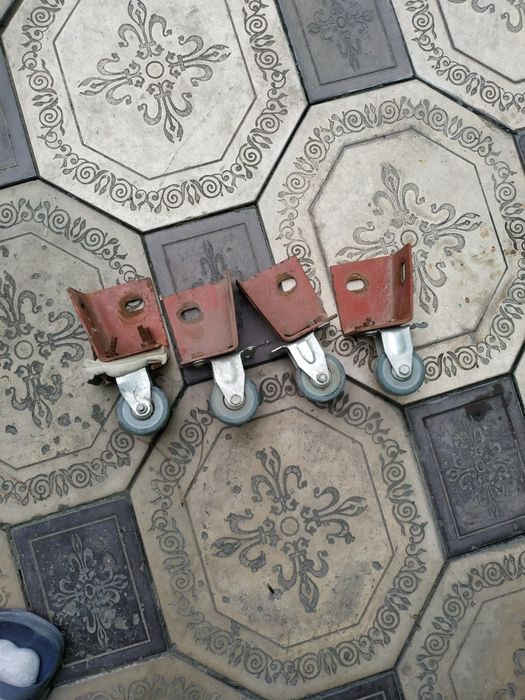 Хозяйственные мелочи: пульты, переходники, тройники,колеса, точильные