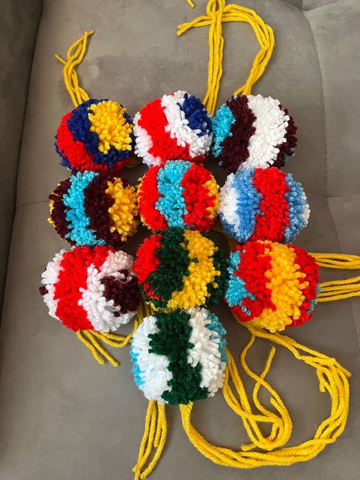 Топче, топчета от прежда, помпон, пискюл, пушета