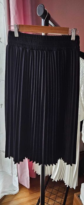 Нова пола миди дължина