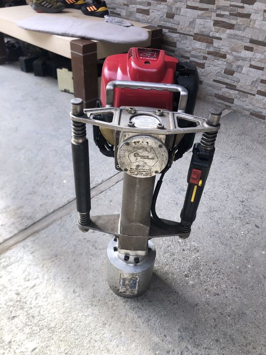 Бензинов портативен набивач за КОЛОВЕ - HONDA