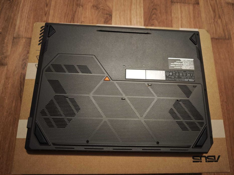 Laptop Gaming ASUS TUF F16, Intel Core i7 14650HX, 16", RTX 5050 8GB.