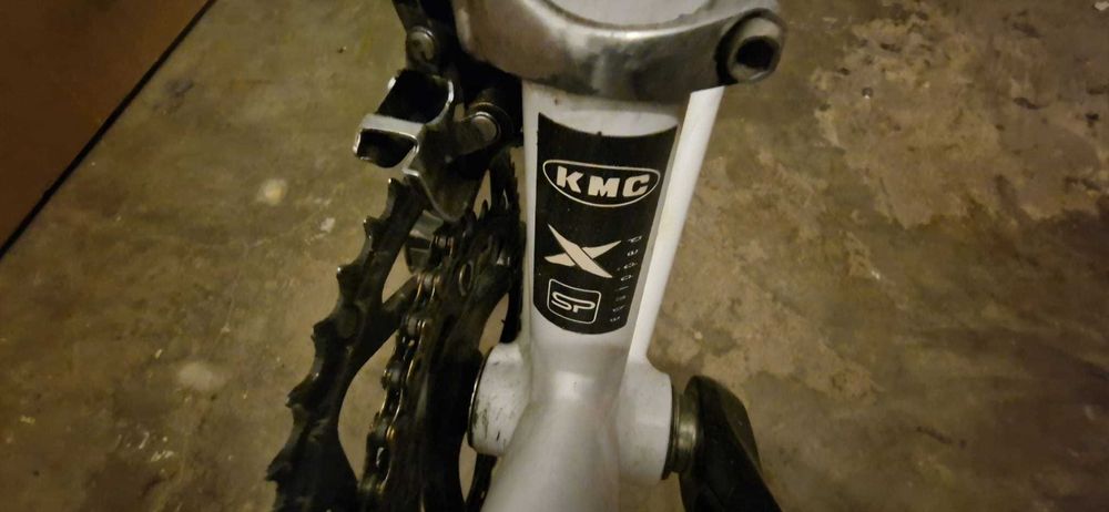 Bicicleta carbon folosita la antrenamentele pentru turul frantei