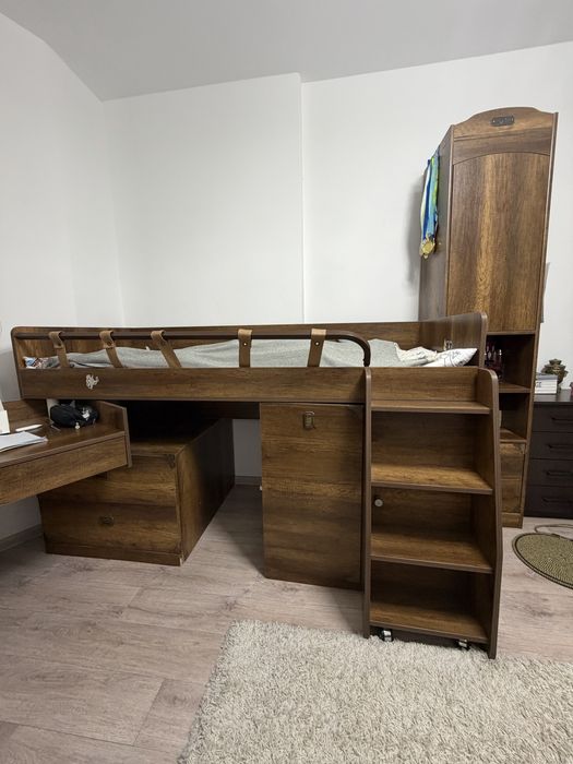 Продам мебельный комплекс 3 в 1