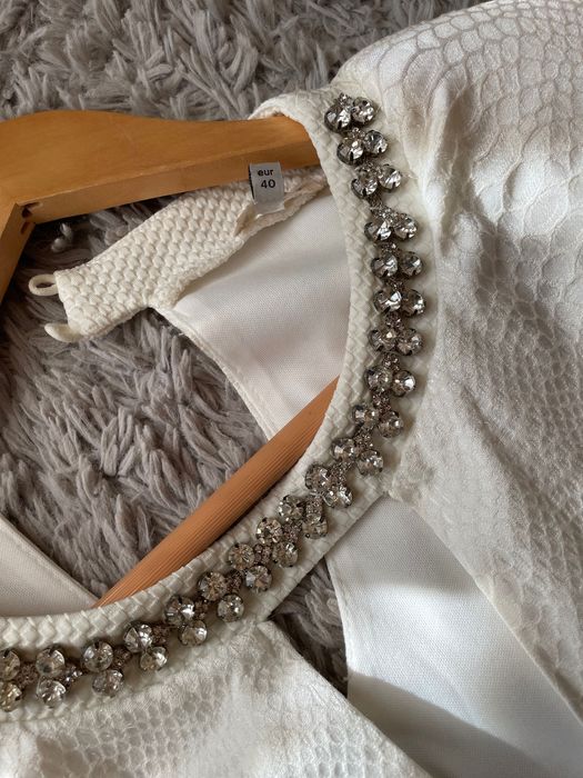 Елегантна рокля бяла