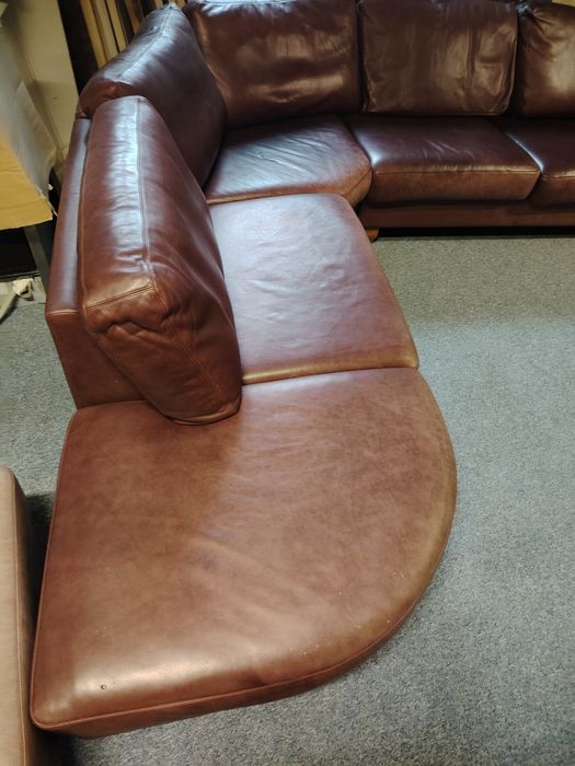 Colțar fix de piele.