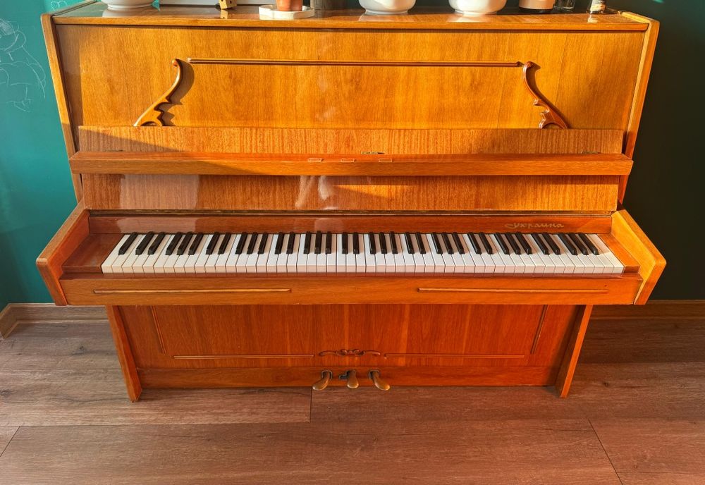 Продам пианино Украина