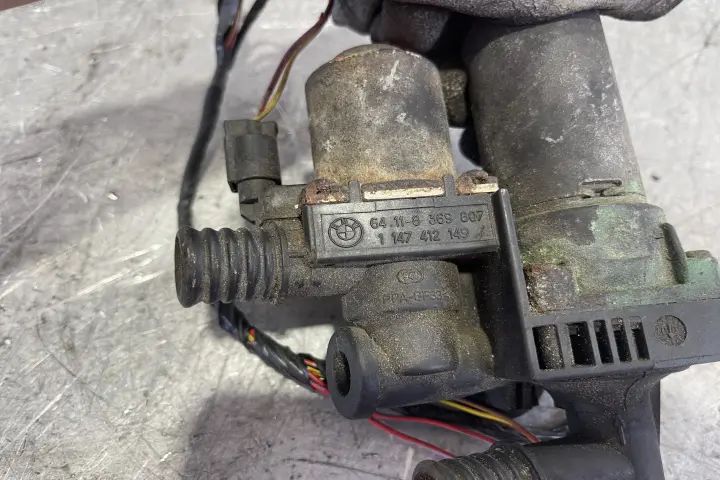 Pompa apa 64118369807 / 64.11-8 369 807 BMW Seria 3 2001