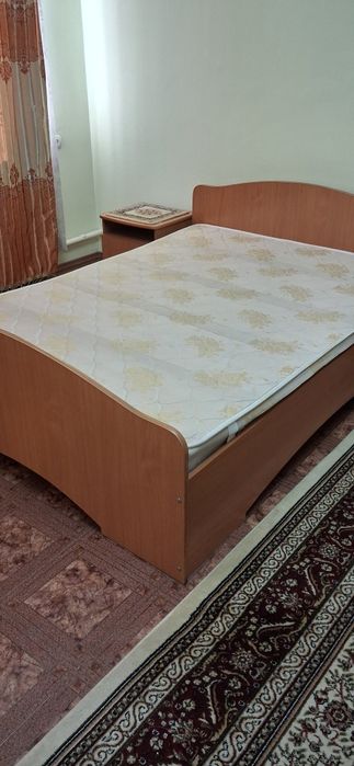 Кровать двухспальная с матрасом