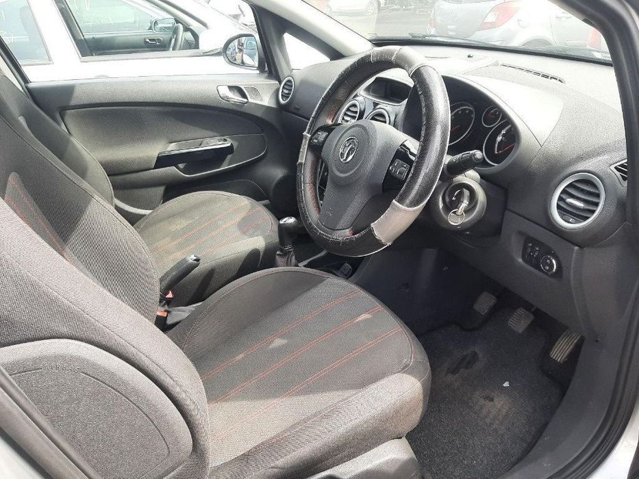Far stanga Opel Corsa D 2013 HATCHBACK 1.4 i