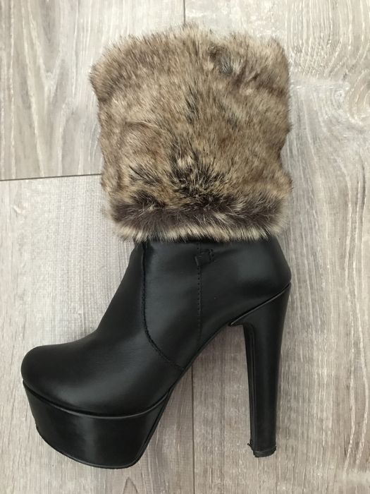 Botine de piele cu manșete din blana de iepure nr.38