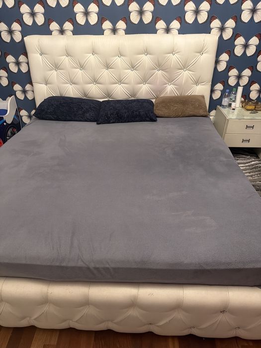 Продаю кровать с матрасом