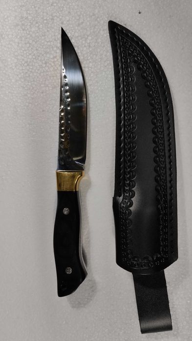 Асексоар за любители на вино и ножове