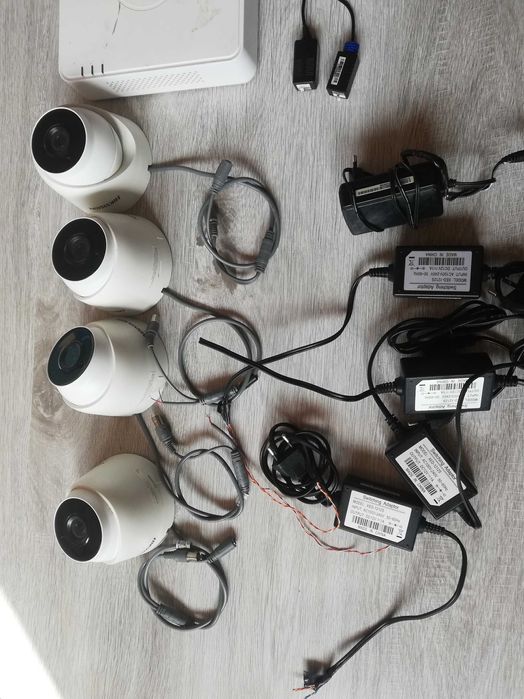 DVR Hikvision  + 4  камери за части или ремонт
