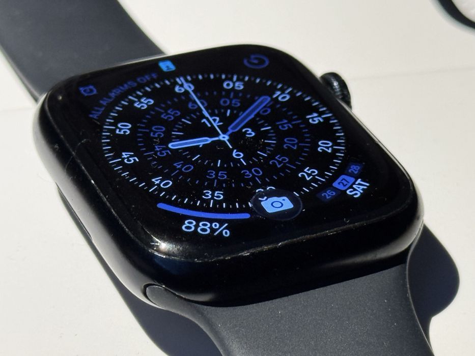 Apple Watch 7 45mm + феноменални каишки