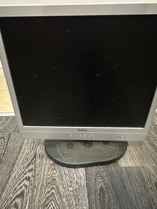 Продавам Монитор