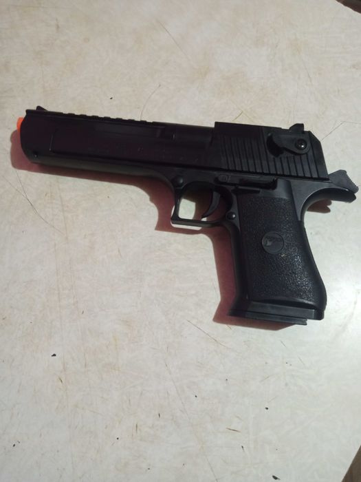 Пистолет игрушечный