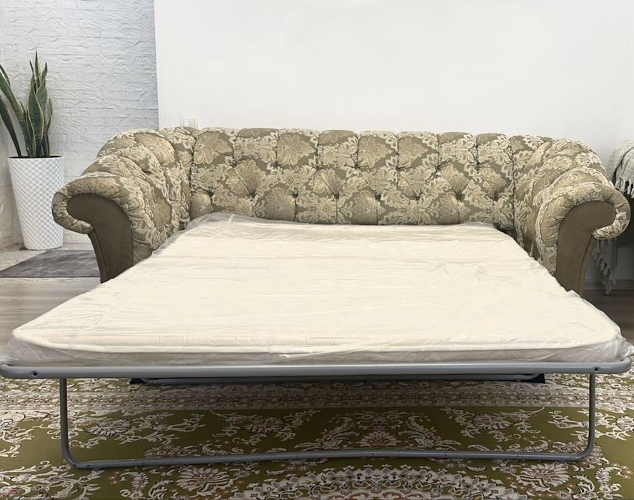 диван вместе с креслом в хорошем состоянии