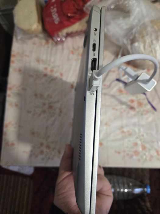 Продавъм въпросния лаптоп аксер с 16 рам  и 512 ссд  лаптопа е като чисто нов  в гаранция март месец е взиман от технополис