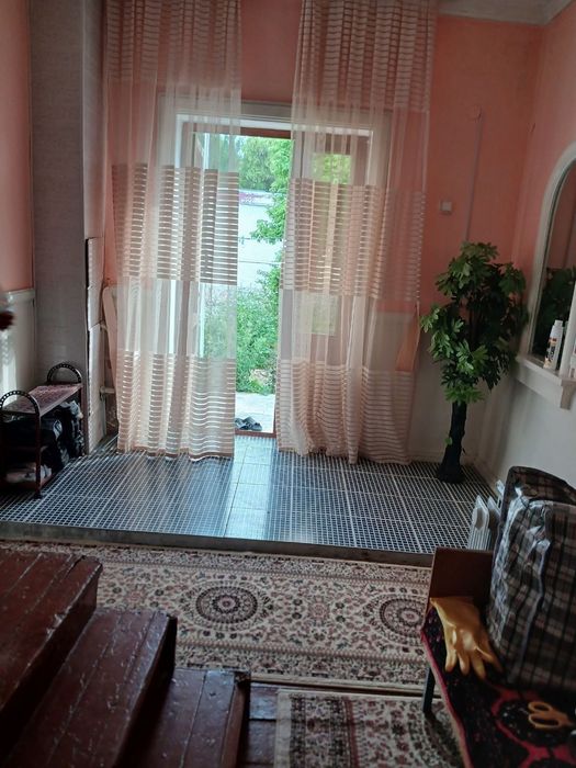 Hovli katej sotiladi sentrdan