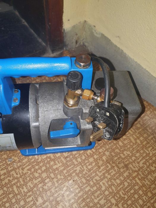 Robinair вакуум помпа