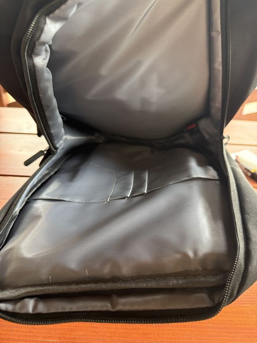 Rucsac pentru laptop cu port USB – negru, design modern