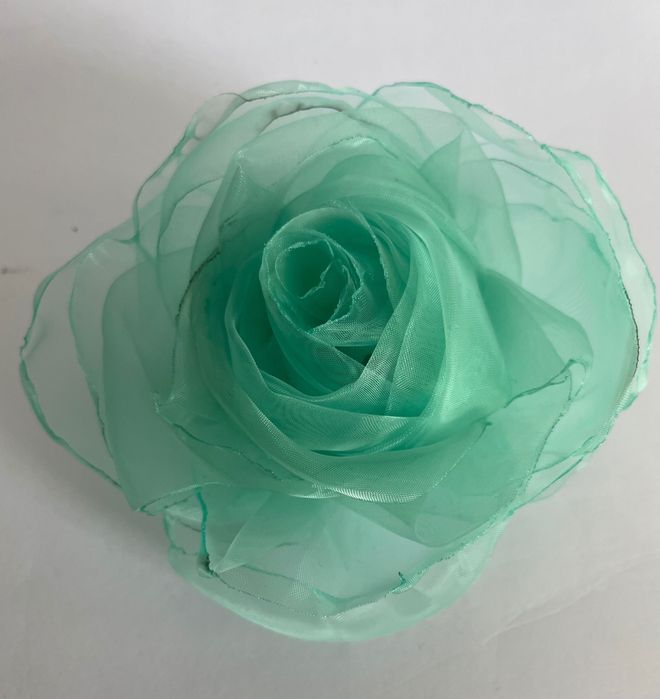 Ръчно изработени цветя-бижута