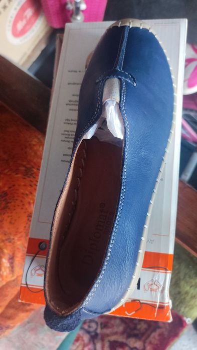 Продам недорого кожаную обувь