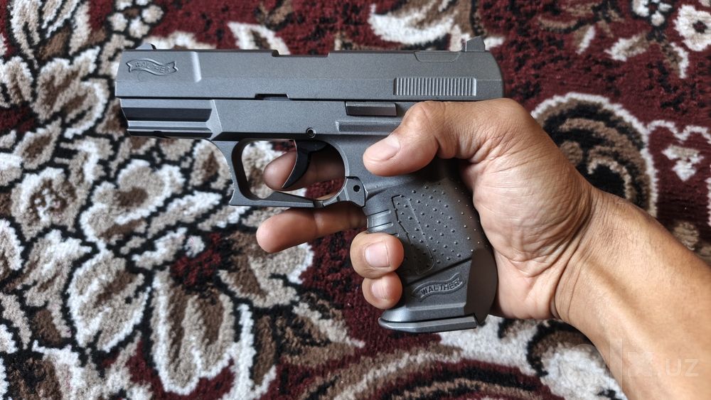 Pistolet.  Airsoft gun C23A 6mm