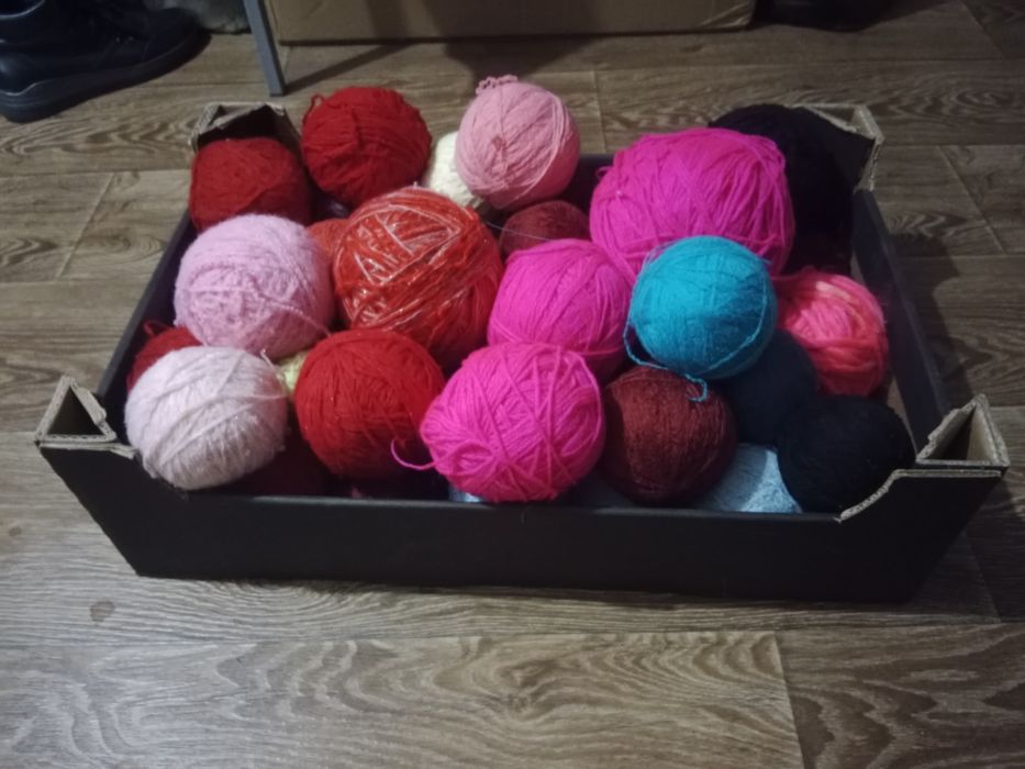 Коробка ниток для вязания