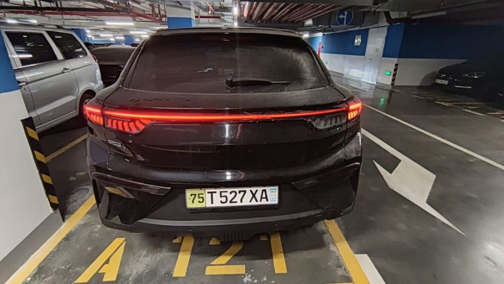 Chery Kampanyaga tegishli Nomi Aiqar EQ7 Elektromobil