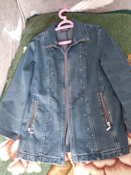 Продам джинсовую куртку