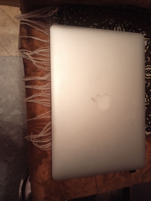 Продам makbook air 13