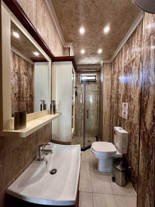 Дава се под наем Тристаен апартамент в Бургас, Център - 100 кв.м за 900 € - Снимка #3