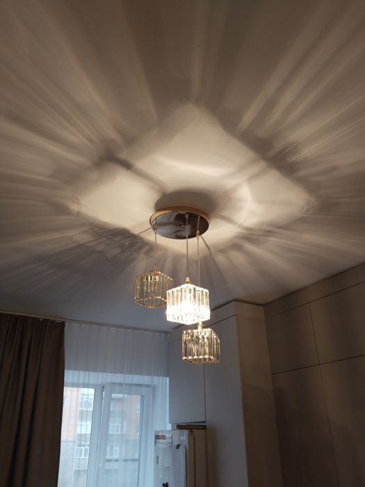 Люстра красивая продам