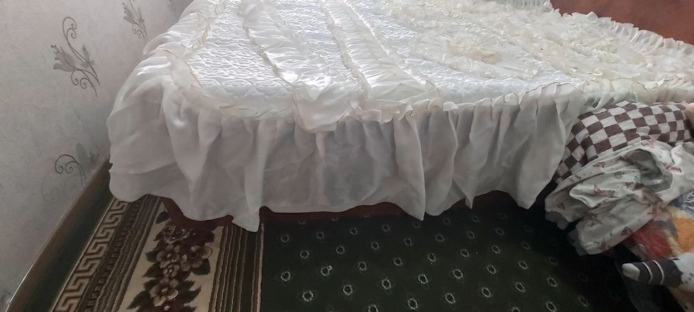 Продается новое свадебное покрывало,очень красивое!