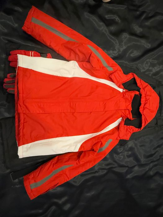 Costum ski ( jacheta, pantaloni, manusi).