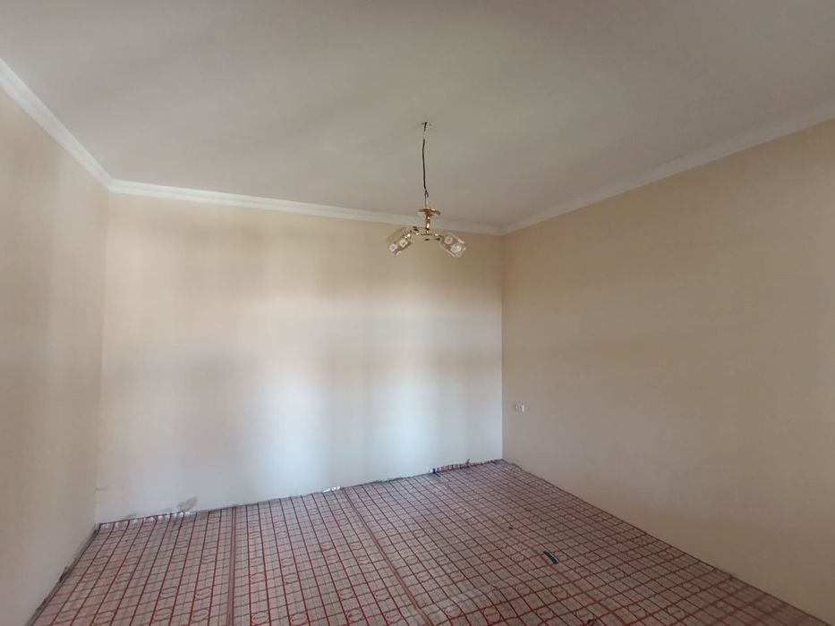 Uy sotiladi 6.7 sotix yer narxida 6xona+oshxona