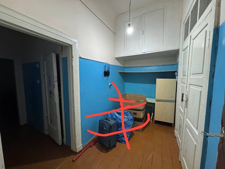 Чирчик шахар 
Навои узбегим туйхонаси ёнида 
#2-хона 3-етаж
 кварти