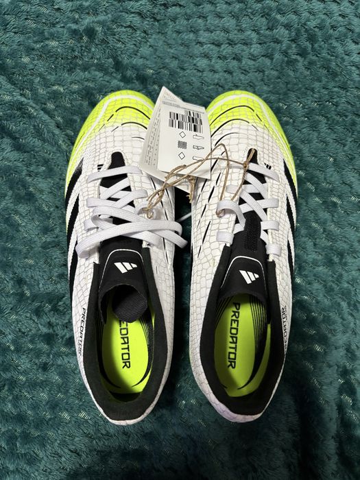 Ghete fotbal adidas noi nr 37