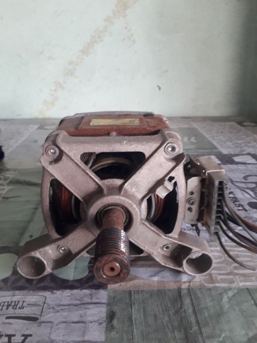 Двигатель стиральной машины.