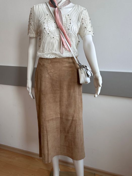 Разкошна кожена пола и нова фина блуза с бродерия