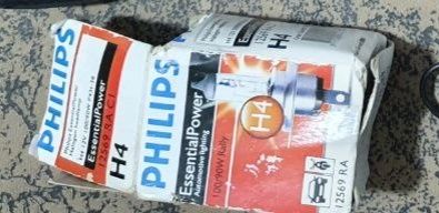 Лампочки от фар автомобилей.