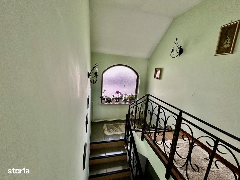 Vilă 1000 mp teren, 6 camere, garaj 2 mașini, foișor - Valea Lupului