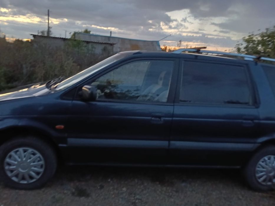 Mitsubishi space wagon