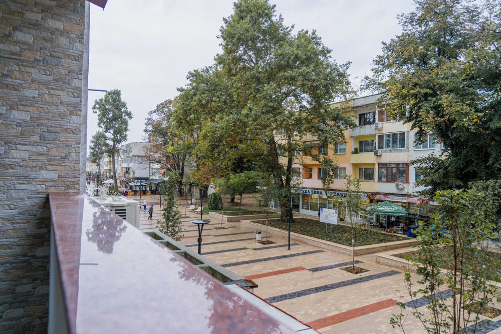 Дава се под наем Тристаен апартамент в Добрич, Център - 57 кв.м за 408 € - Снимка #17