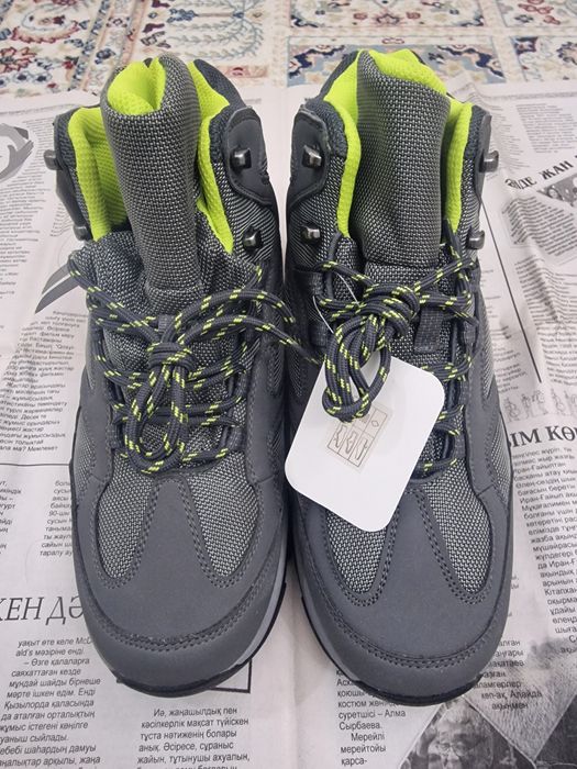 Кроссовки тёплые