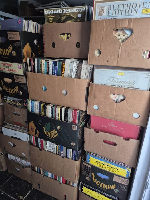 Lot Discuri Vinil colectie 200 in stare buna cu muzica clasică 

- Tot