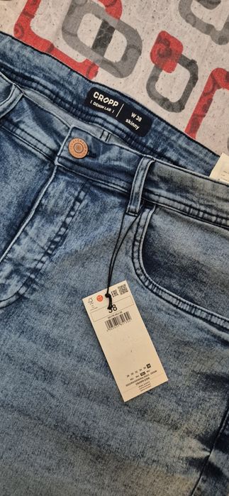 Blugi scurti, barbatesti, Cropp, croiala Skinny, marimea 38 (XXL) noi cu eticheta
