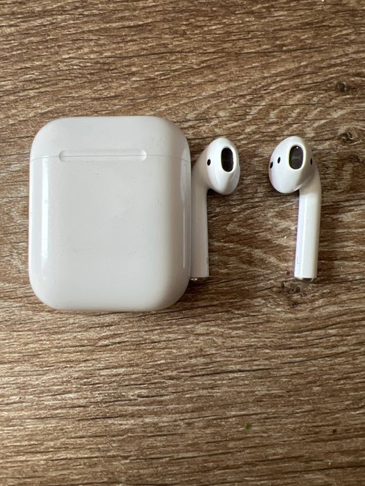 Airpods 2 —Gb White