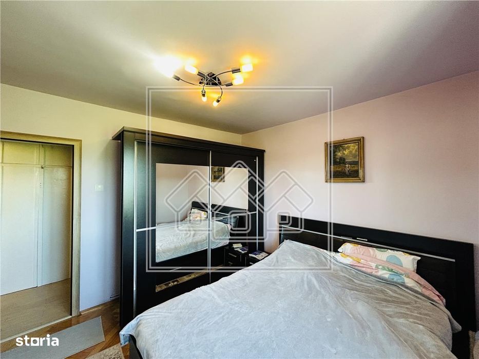 Apartament decomandat, 3 camere, 2 bai, 2 balcoane - Strand